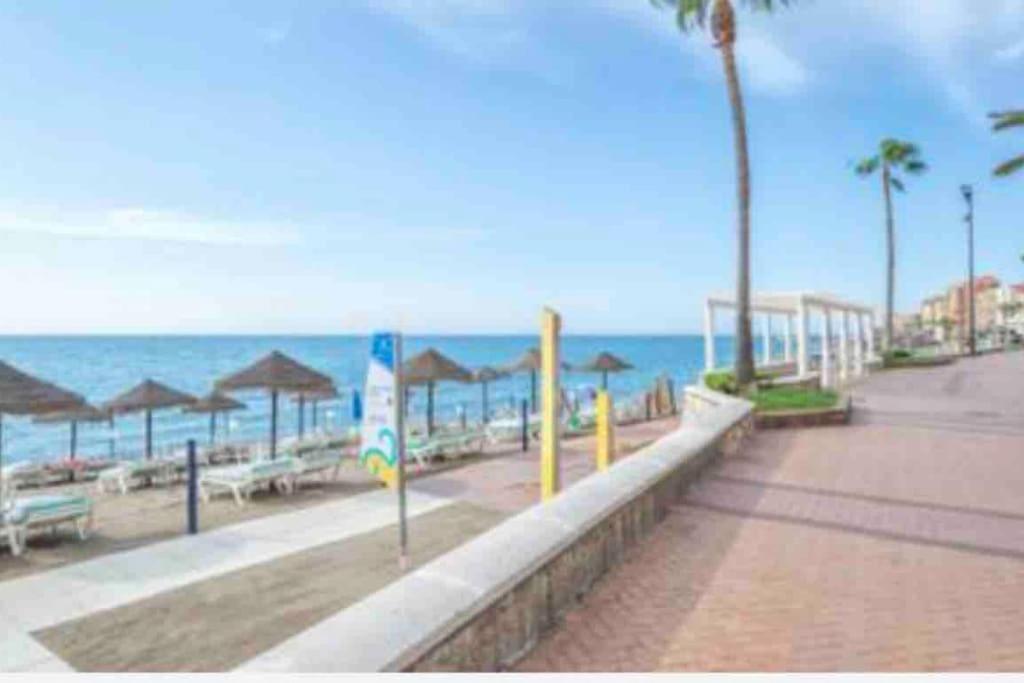 Apartamento Primera Linea De Playa ฟูเอนฮิโรลา ภายนอก รูปภาพ